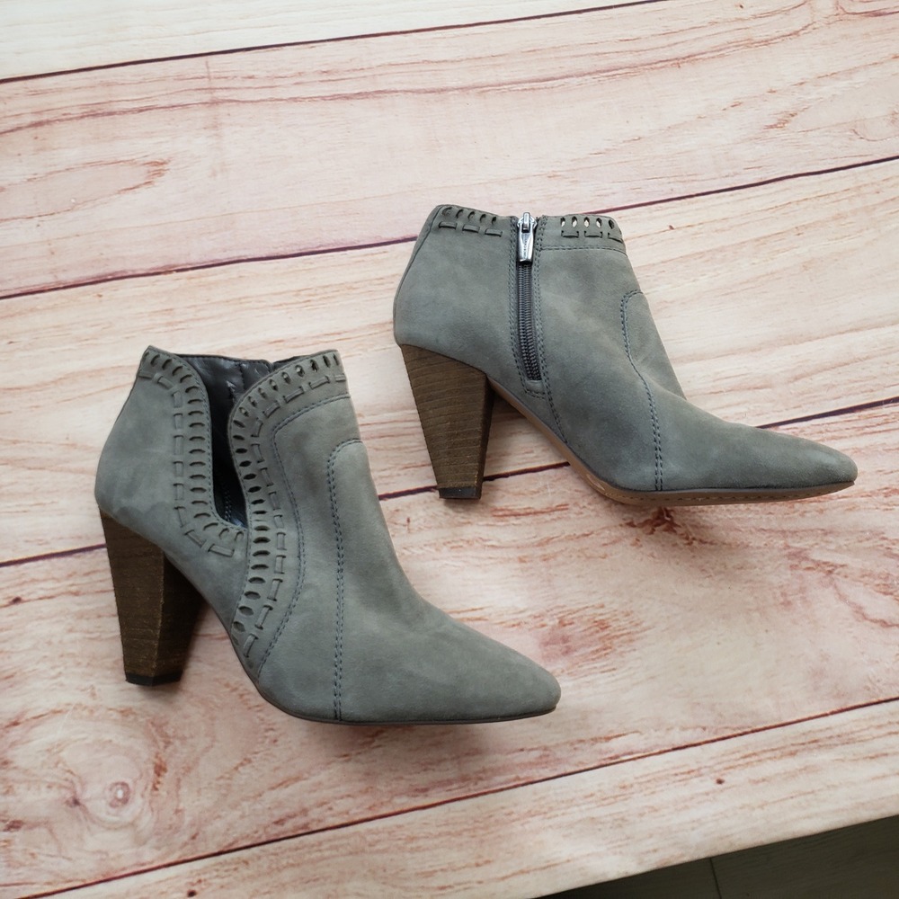 Vince Camuto Reeista Grey Suede Ankle Boots Womens 7M Pointed Toe Block Heel Z3